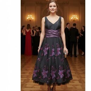 Elegant Simon Chang Black Embroidered Dress